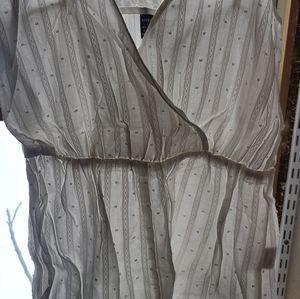 Stunning sleeveless white romper. It has beautiful embroidery on it. Sz Sm Shein